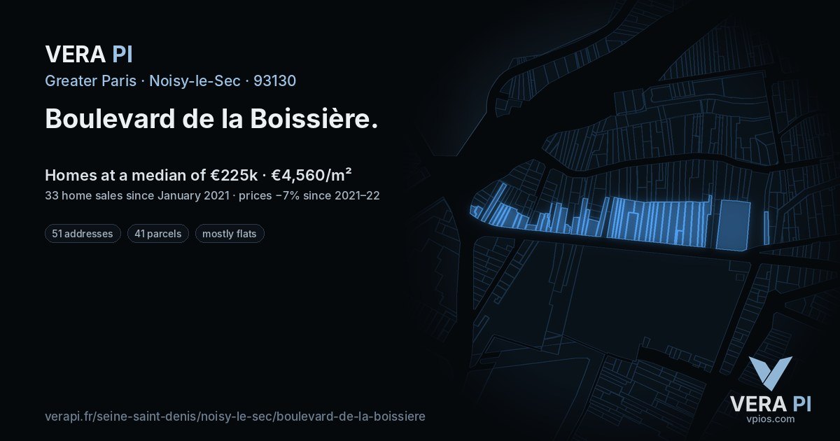 Boulevard de la Boissière, Noisy-le-Sec at night – every parcel coloured by the prices around it, the street's own parcels lit