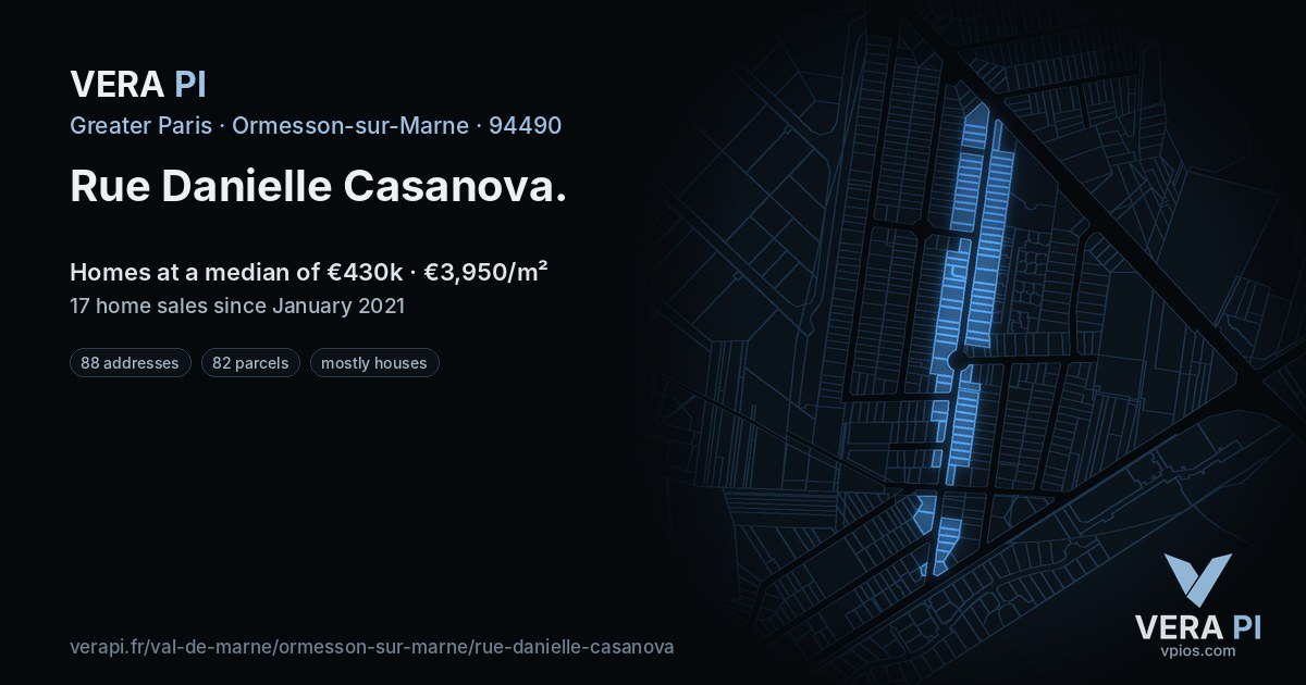 Rue Danielle Casanova, Ormesson-sur-Marne at night – every parcel coloured by the prices around it, the street's own parcels lit