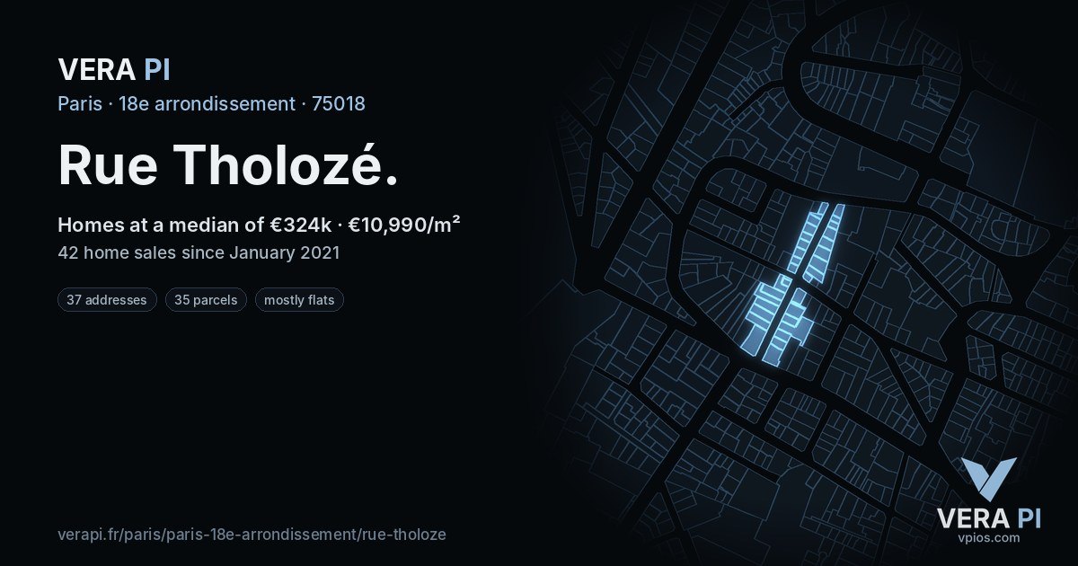 Rue Tholozé, 18e arrondissement at night – every parcel coloured by the prices around it, the street's own parcels lit