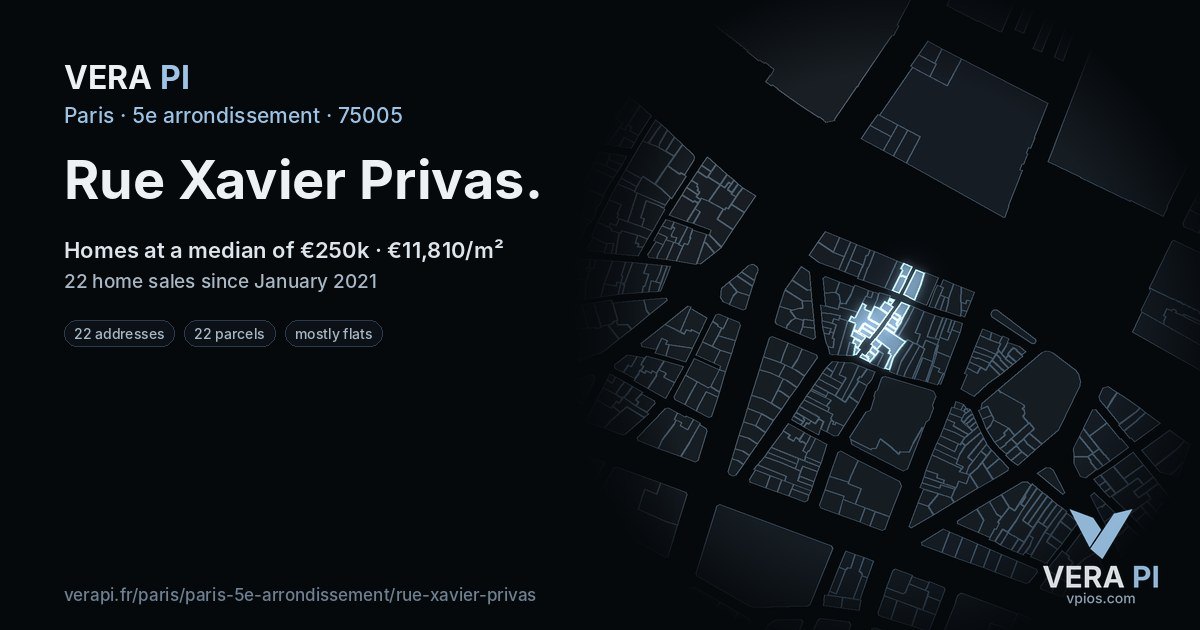Rue Xavier Privas, 5e arrondissement at night – every parcel coloured by the prices around it, the street's own parcels lit