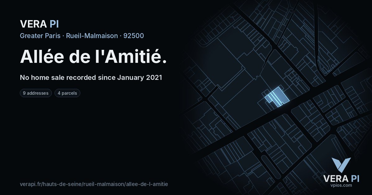 Allée de l'Amitié, Rueil-Malmaison at night – every parcel coloured by the prices around it, the street's own parcels lit