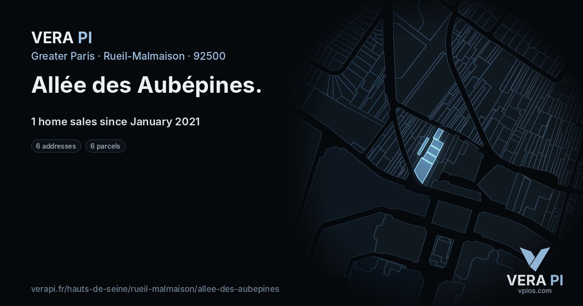 Allée des Aubépines, Rueil-Malmaison at night – every parcel coloured by the prices around it, the street's own parcels lit
