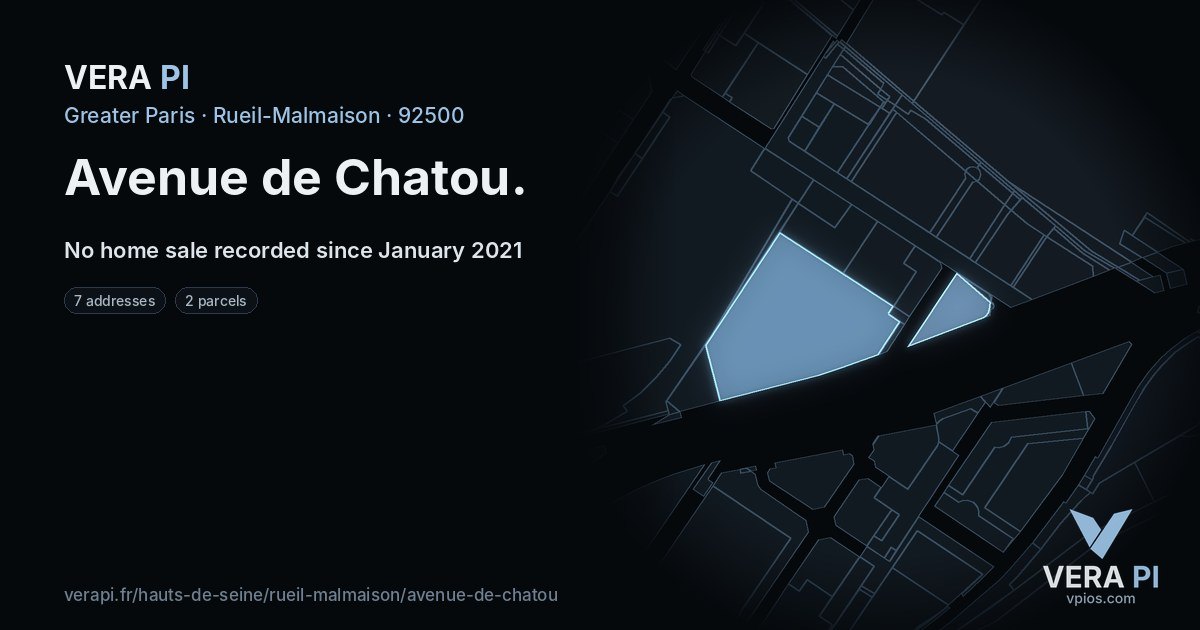 Avenue de Chatou, Rueil-Malmaison at night – every parcel coloured by the prices around it, the street's own parcels lit