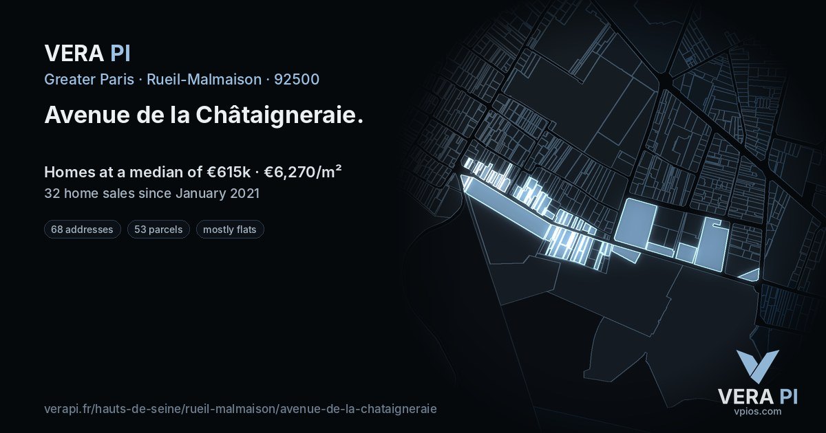 Avenue de la Châtaigneraie, Rueil-Malmaison at night – every parcel coloured by the prices around it, the street's own parcels lit
