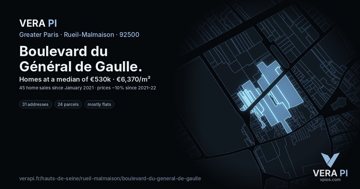 Boulevard du Général de Gaulle, Rueil-Malmaison at night – every parcel coloured by the prices around it, the street's own parcels lit