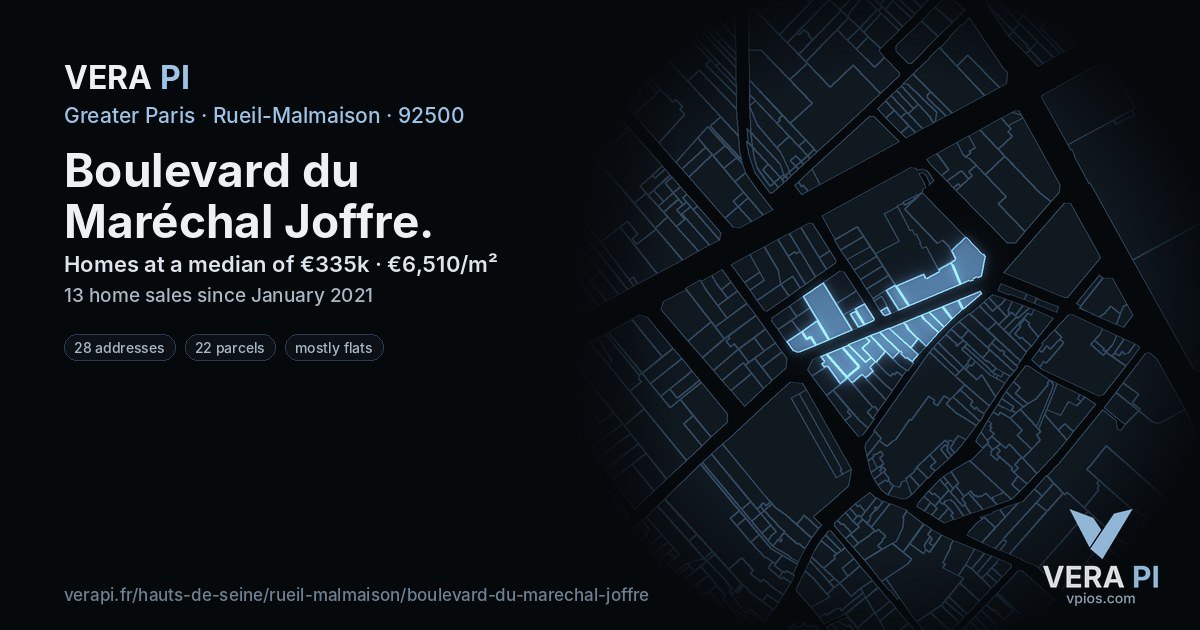 Boulevard du Maréchal Joffre, Rueil-Malmaison at night – every parcel coloured by the prices around it, the street's own parcels lit