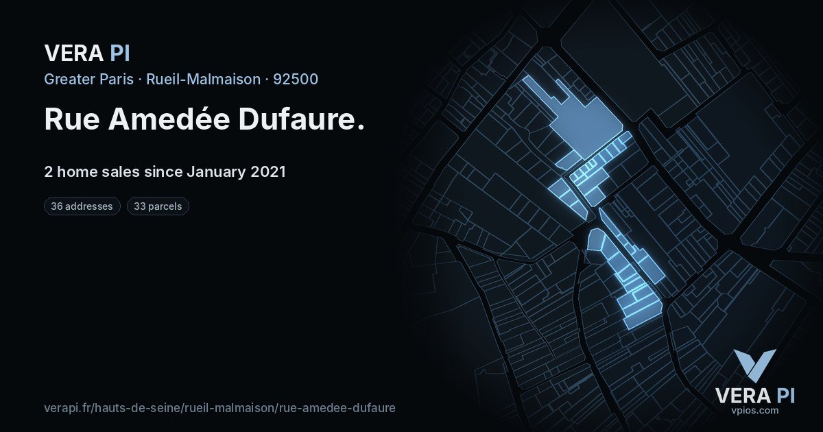 Rue Amedée Dufaure, Rueil-Malmaison at night – every parcel coloured by the prices around it, the street's own parcels lit