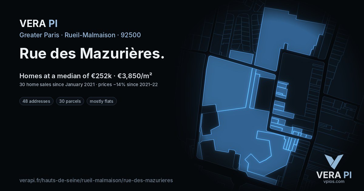 Rue des Mazurières, Rueil-Malmaison at night – every parcel coloured by the prices around it, the street's own parcels lit