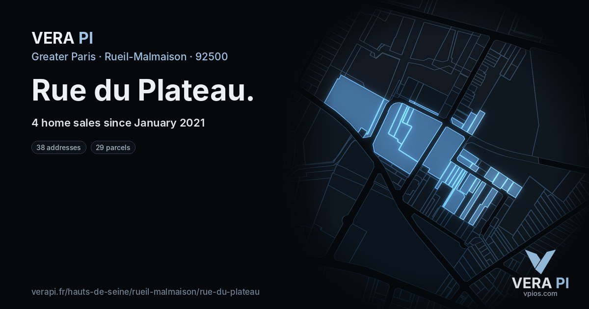 Rue du Plateau, Rueil-Malmaison at night – every parcel coloured by the prices around it, the street's own parcels lit