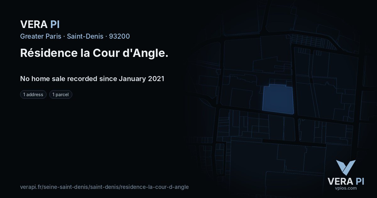 Résidence la Cour d'Angle, Saint-Denis at night – every parcel coloured by the prices around it, the street's own parcels lit