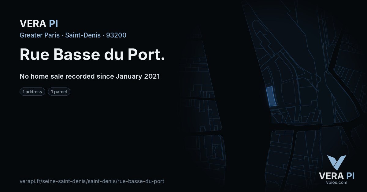 Rue Basse du Port, Saint-Denis at night – every parcel coloured by the prices around it, the street's own parcels lit