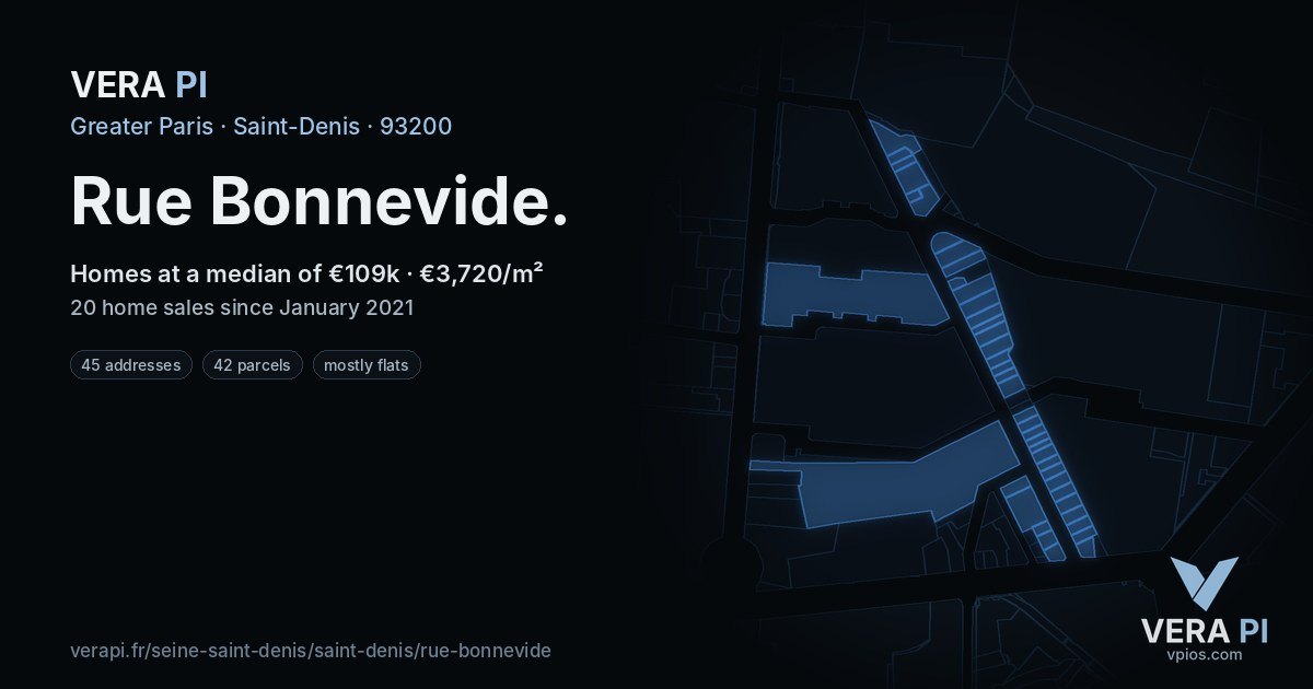 Rue Bonnevide, Saint-Denis at night – every parcel coloured by the prices around it, the street's own parcels lit
