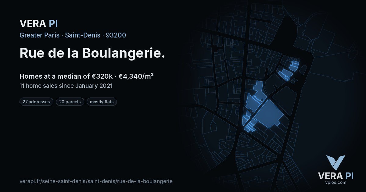Rue de la Boulangerie, Saint-Denis at night – every parcel coloured by the prices around it, the street's own parcels lit