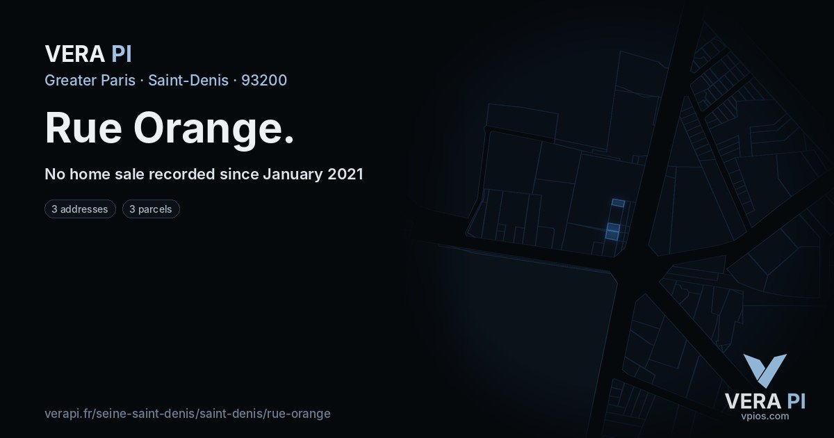 Rue Orange, Saint-Denis at night – every parcel coloured by the prices around it, the street's own parcels lit