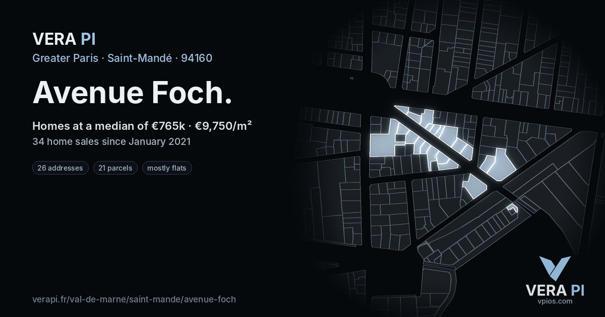 Avenue Foch, Saint-Mandé at night – every parcel coloured by the prices around it, the street's own parcels lit