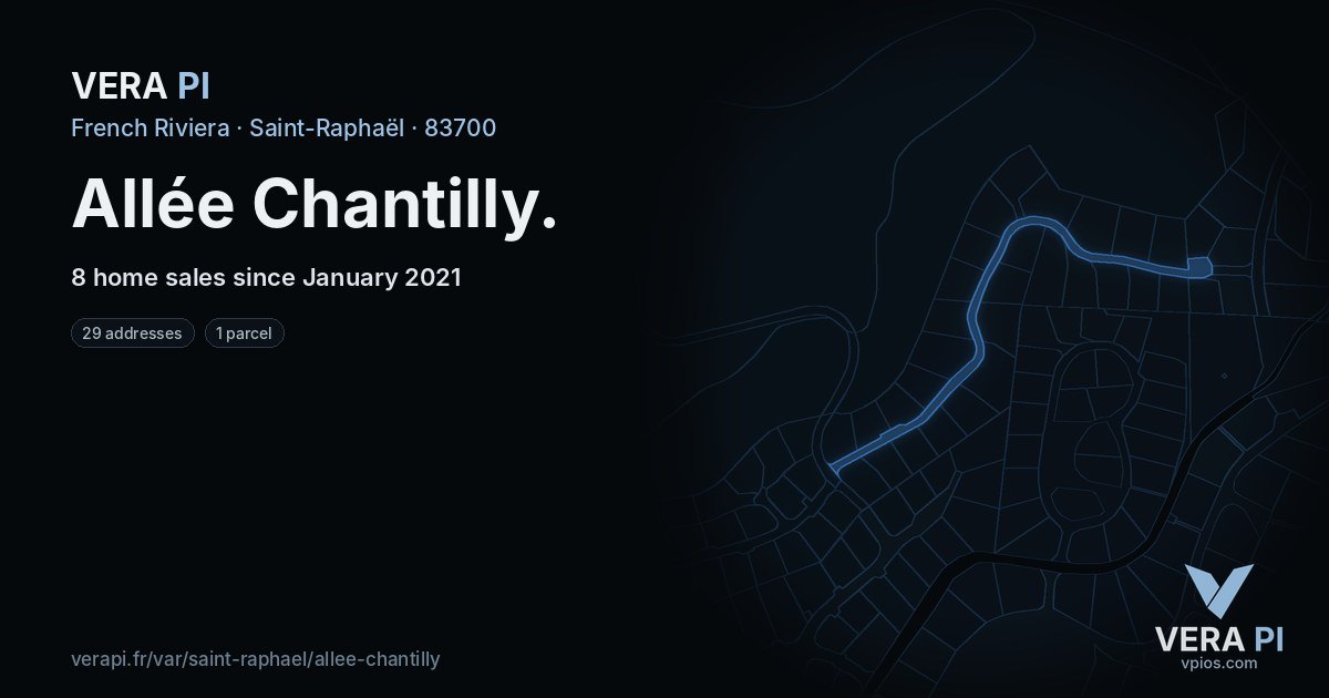 Allée Chantilly, Saint-Raphaël at night – every parcel coloured by the prices around it, the street's own parcels lit
