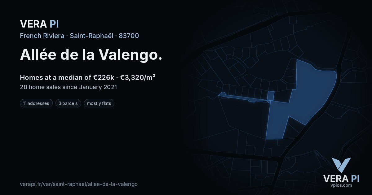 Allée de la Valengo, Saint-Raphaël at night – every parcel coloured by the prices around it, the street's own parcels lit