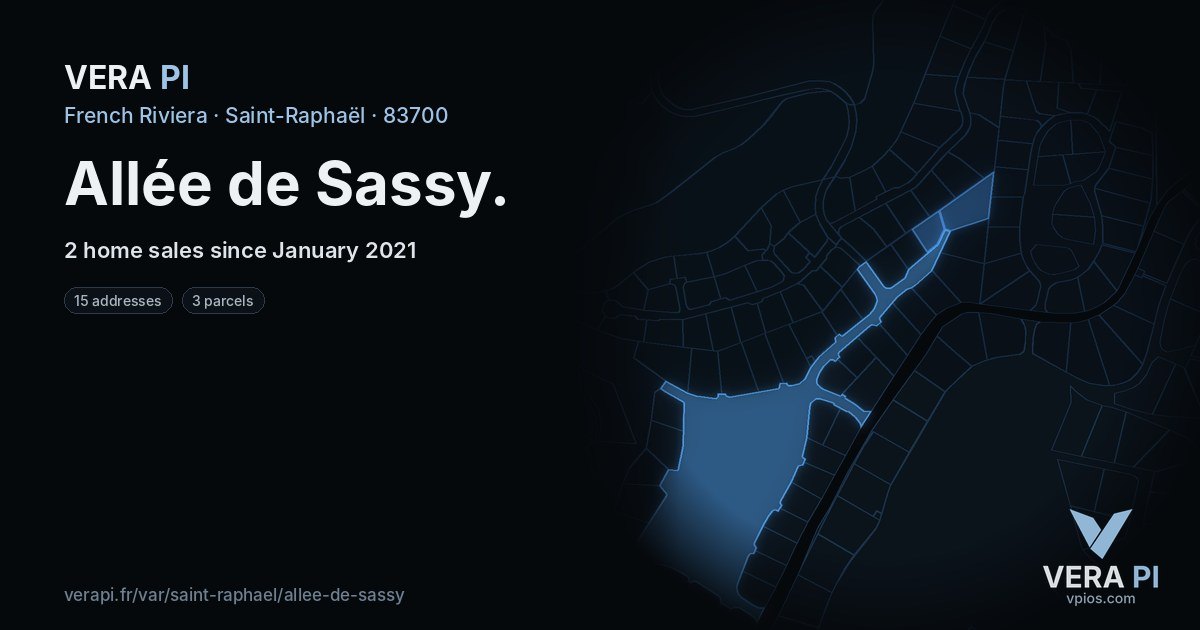 Allée de Sassy, Saint-Raphaël at night – every parcel coloured by the prices around it, the street's own parcels lit