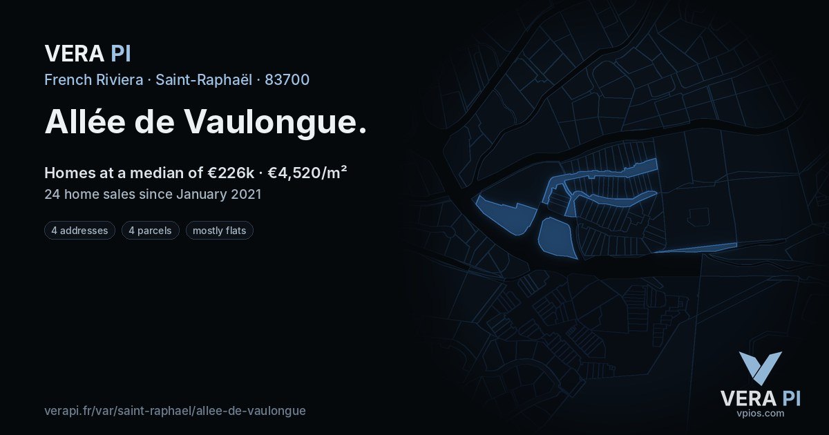 Allée de Vaulongue, Saint-Raphaël at night – every parcel coloured by the prices around it, the street's own parcels lit