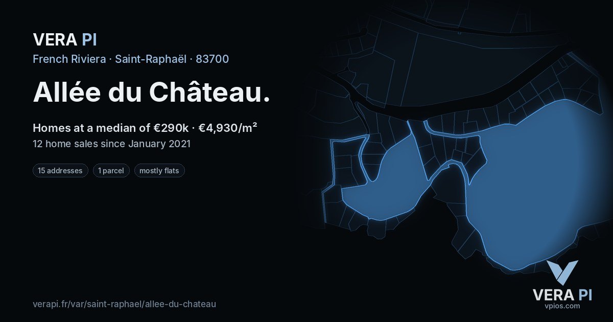 Allée du Château, Saint-Raphaël at night – every parcel coloured by the prices around it, the street's own parcels lit