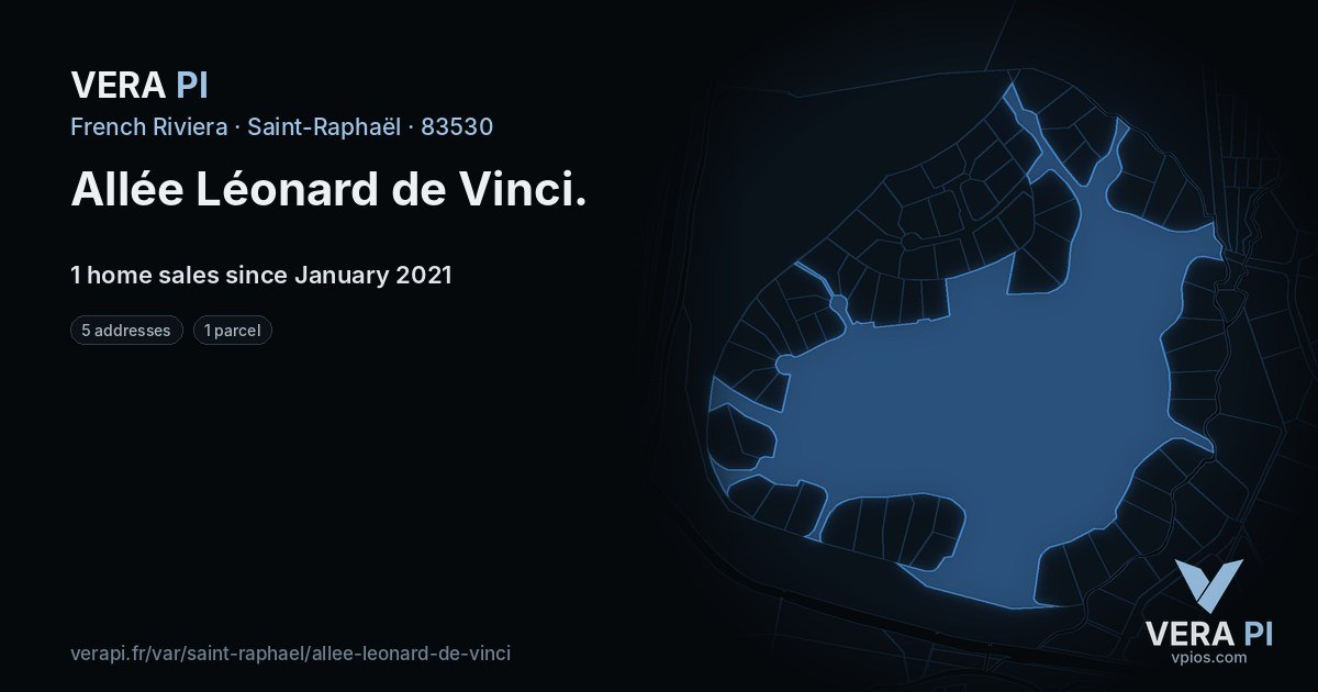 Allée Léonard de Vinci, Saint-Raphaël at night – every parcel coloured by the prices around it, the street's own parcels lit