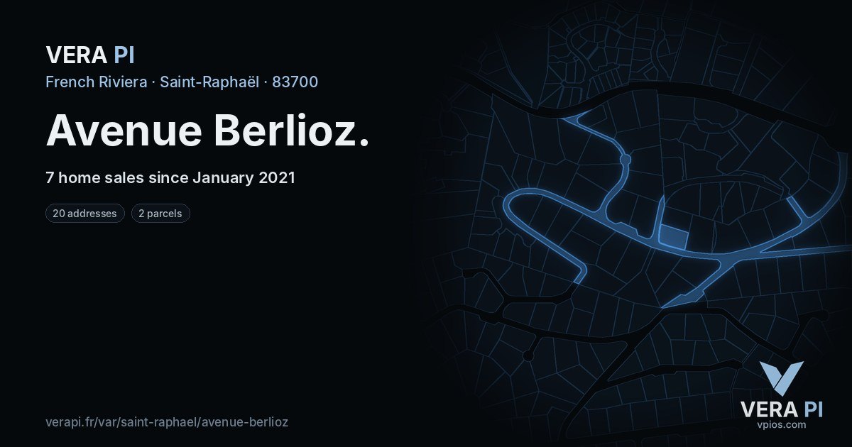 Avenue Berlioz, Saint-Raphaël at night – every parcel coloured by the prices around it, the street's own parcels lit