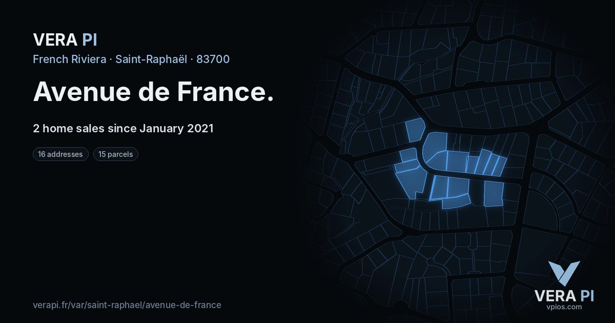 Avenue de France, Saint-Raphaël at night – every parcel coloured by the prices around it, the street's own parcels lit