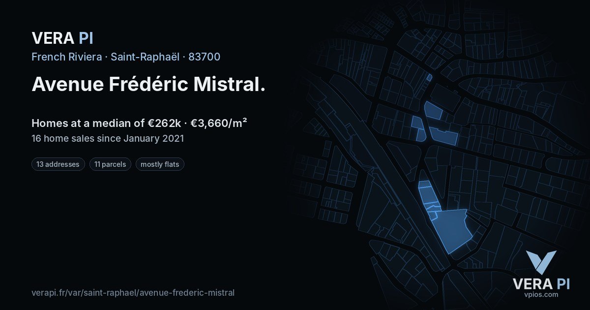 Avenue Frédéric Mistral, Saint-Raphaël at night – every parcel coloured by the prices around it, the street's own parcels lit