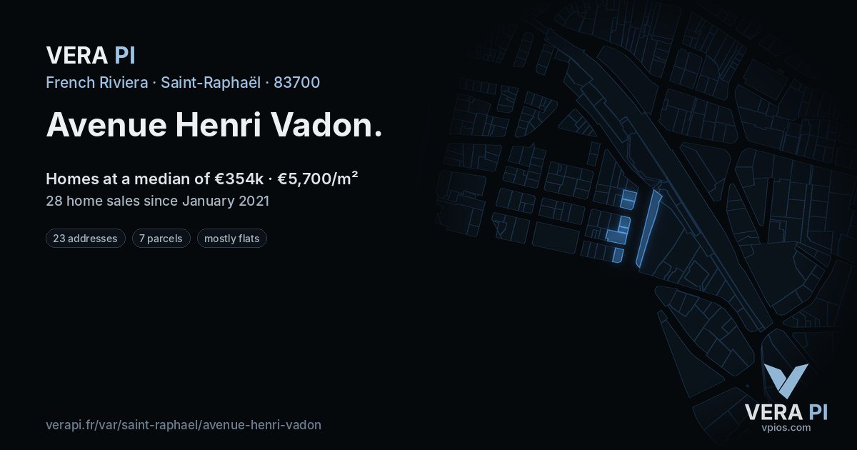 Avenue Henri Vadon, Saint-Raphaël at night – every parcel coloured by the prices around it, the street's own parcels lit