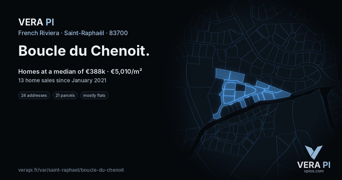 Boucle du Chenoit, Saint-Raphaël at night – every parcel coloured by the prices around it, the street's own parcels lit