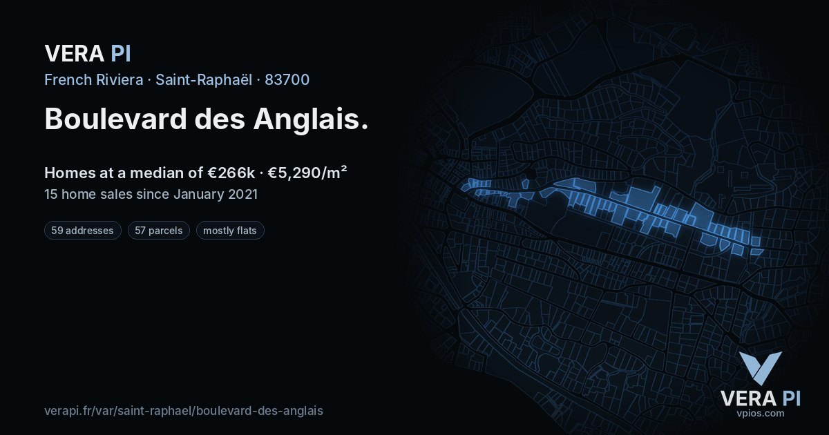Boulevard des Anglais, Saint-Raphaël at night – every parcel coloured by the prices around it, the street's own parcels lit
