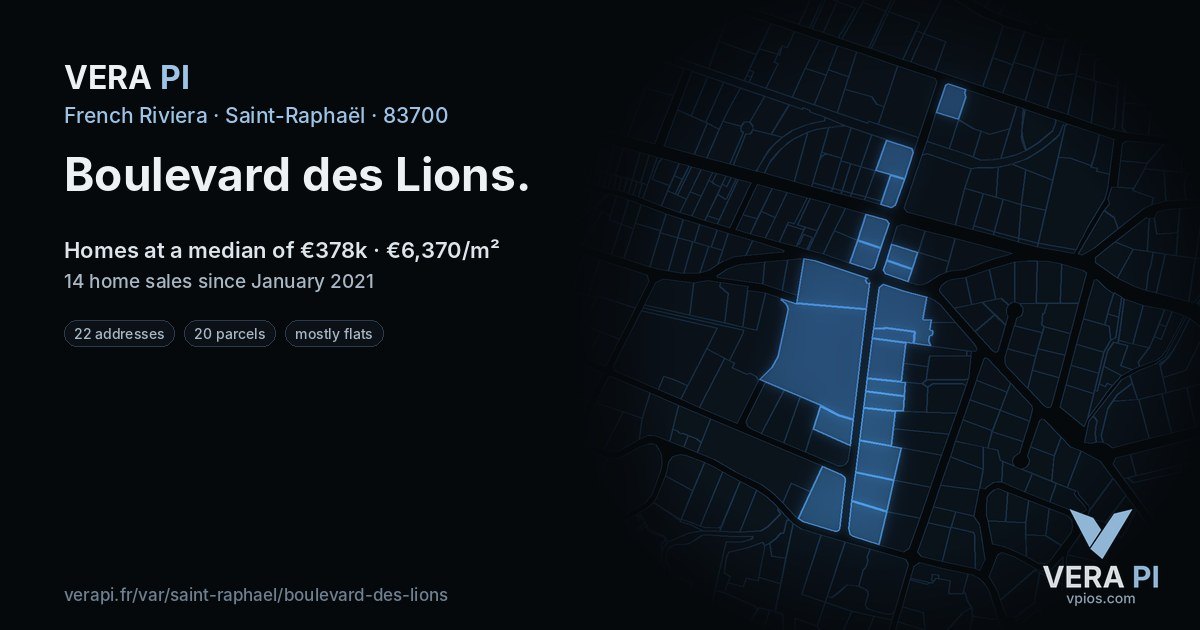 Boulevard des Lions, Saint-Raphaël at night – every parcel coloured by the prices around it, the street's own parcels lit