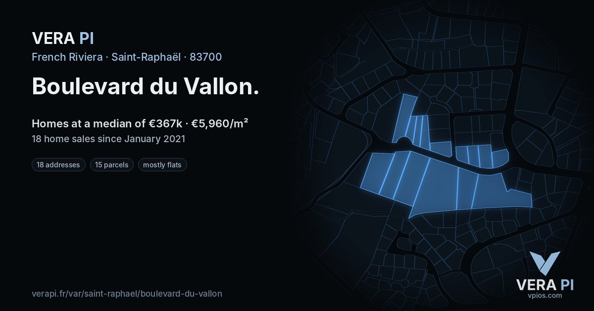 Boulevard du Vallon, Saint-Raphaël at night – every parcel coloured by the prices around it, the street's own parcels lit