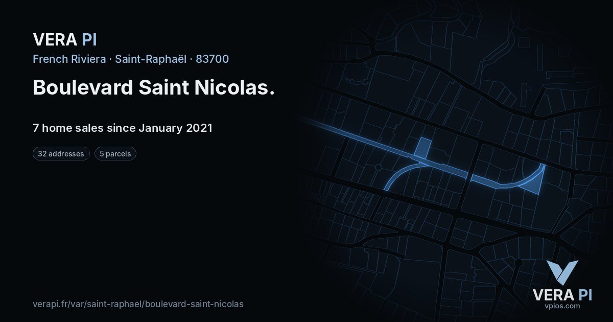 Boulevard Saint Nicolas, Saint-Raphaël at night – every parcel coloured by the prices around it, the street's own parcels lit
