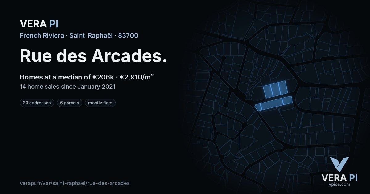 Rue des Arcades, Saint-Raphaël at night – every parcel coloured by the prices around it, the street's own parcels lit