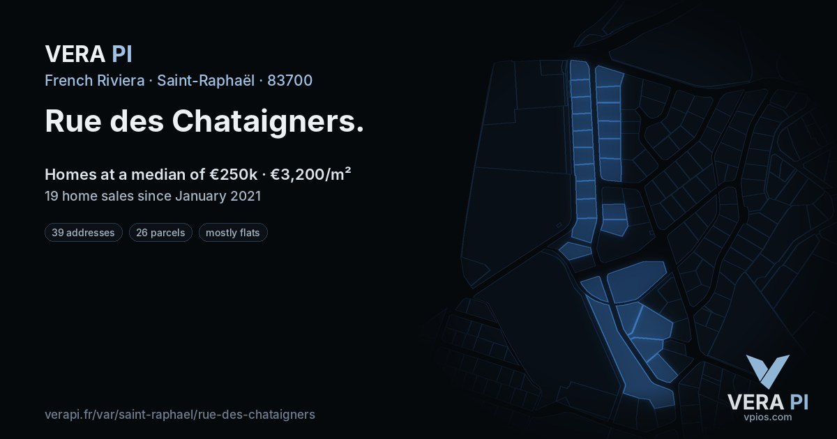 Rue des Chataigners, Saint-Raphaël at night – every parcel coloured by the prices around it, the street's own parcels lit