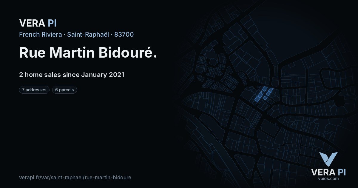 Rue Martin Bidouré, Saint-Raphaël at night – every parcel coloured by the prices around it, the street's own parcels lit