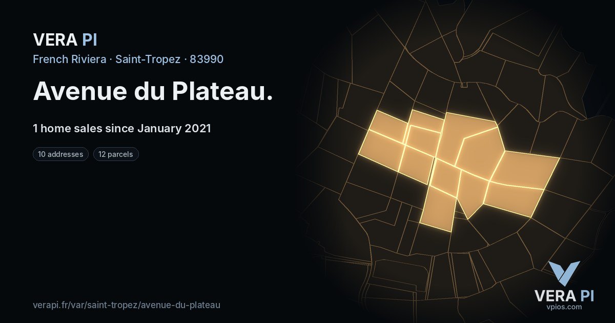 Avenue du Plateau, Saint-Tropez at night – every parcel coloured by the prices around it, the street's own parcels lit