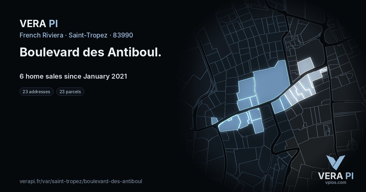 Boulevard des Antiboul, Saint-Tropez at night – every parcel coloured by the prices around it, the street's own parcels lit
