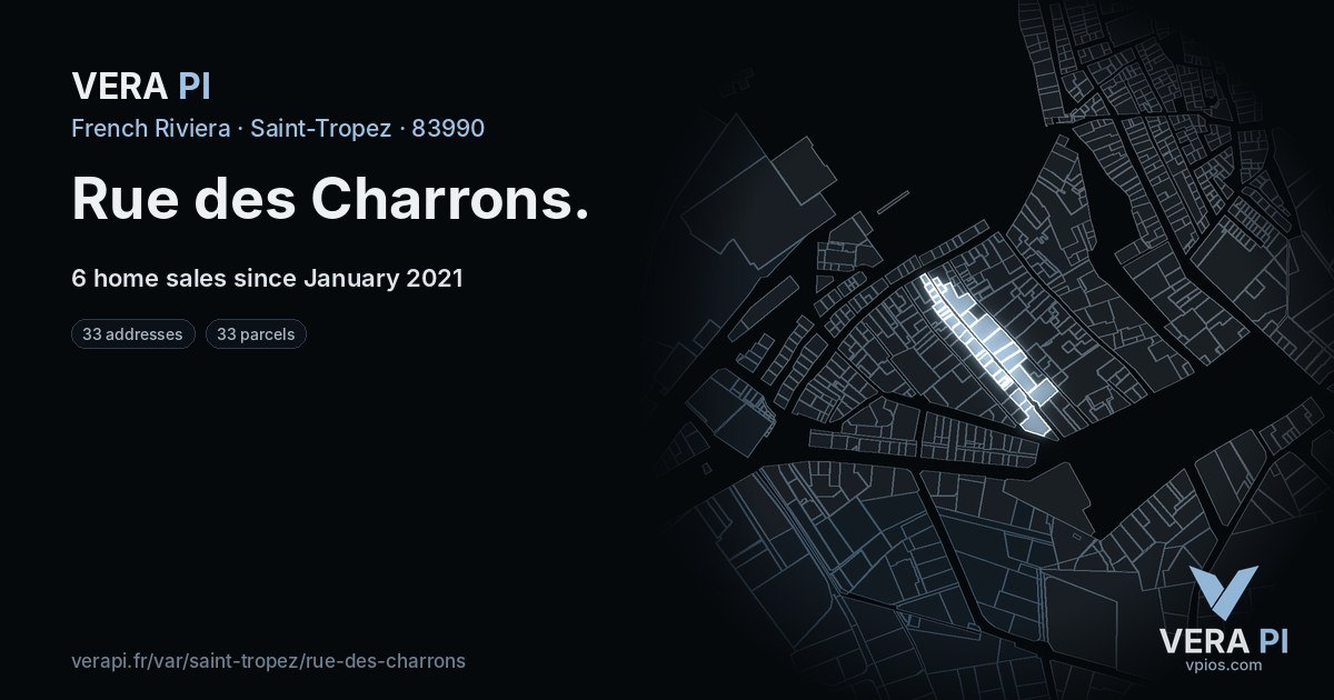 Rue des Charrons, Saint-Tropez at night – every parcel coloured by the prices around it, the street's own parcels lit