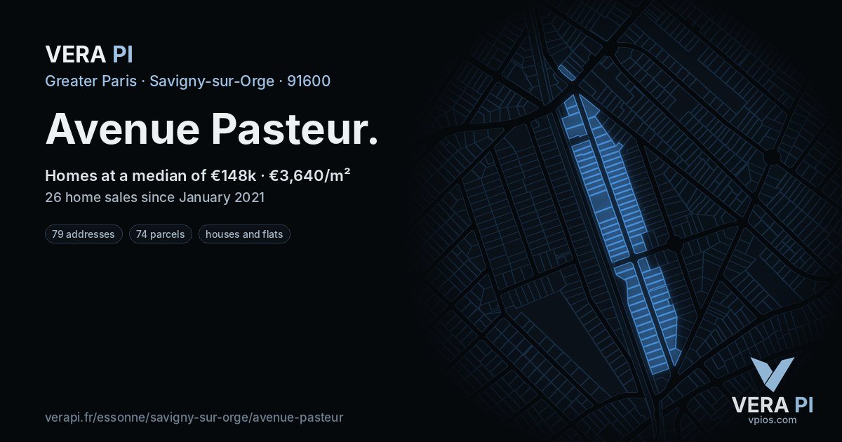 Avenue Pasteur, Savigny-sur-Orge at night – every parcel coloured by the prices around it, the street's own parcels lit