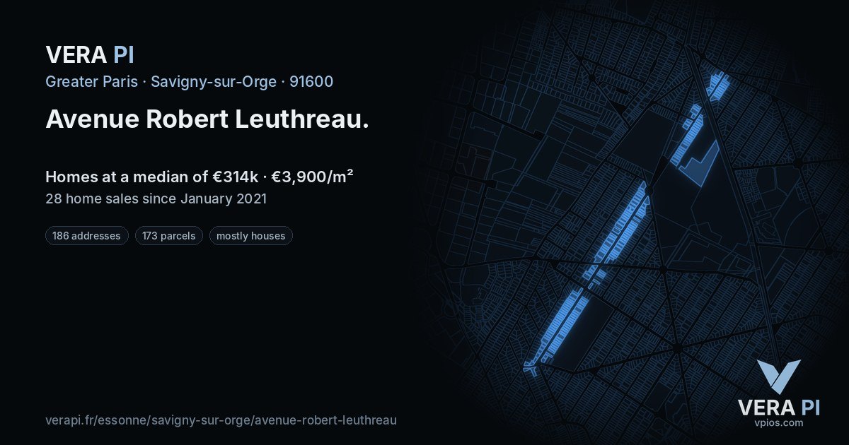 Avenue Robert Leuthreau, Savigny-sur-Orge at night – every parcel coloured by the prices around it, the street's own parcels lit