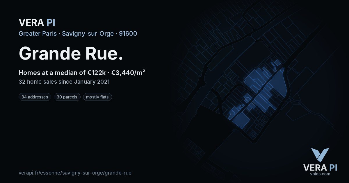 Grande Rue, Savigny-sur-Orge at night – every parcel coloured by the prices around it, the street's own parcels lit