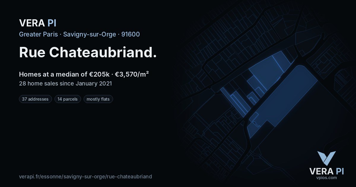 Rue Chateaubriand, Savigny-sur-Orge at night – every parcel coloured by the prices around it, the street's own parcels lit