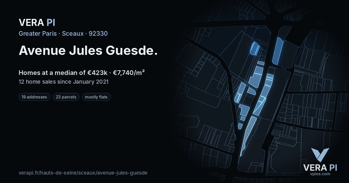 Avenue Jules Guesde, Sceaux at night – every parcel coloured by the prices around it, the street's own parcels lit