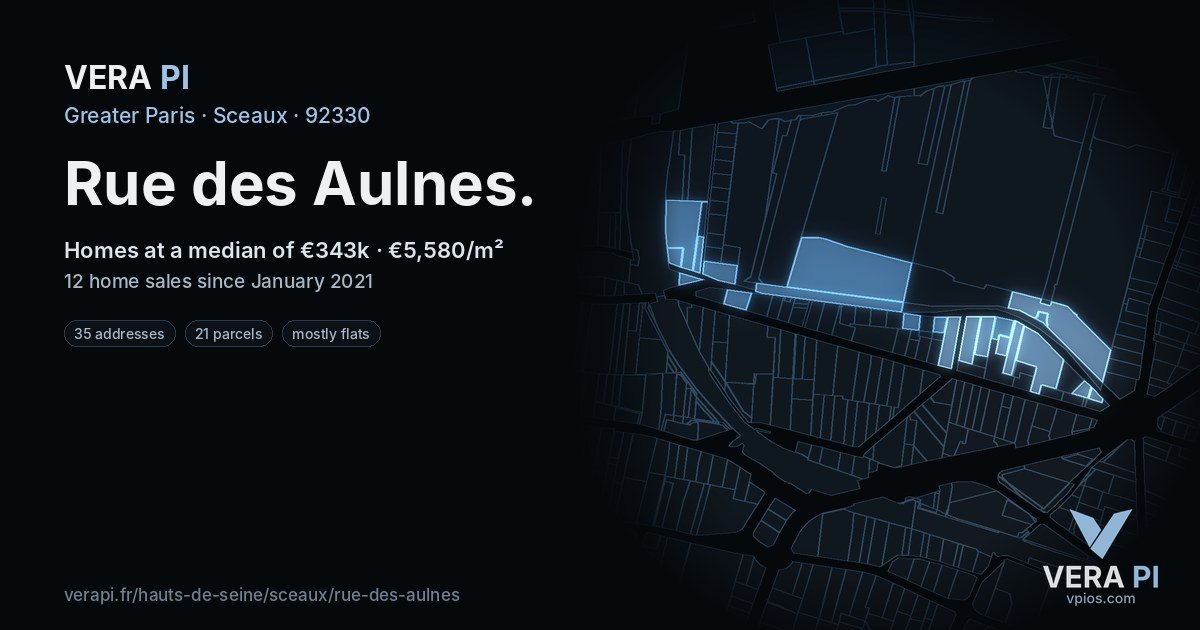 Rue des Aulnes, Sceaux at night – every parcel coloured by the prices around it, the street's own parcels lit