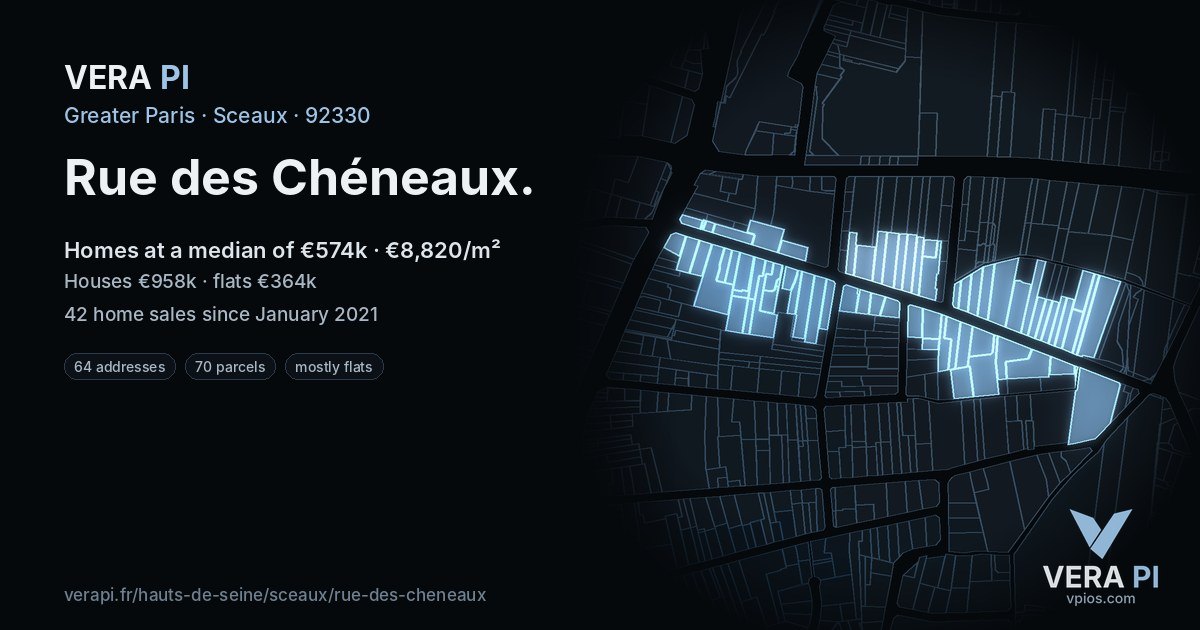 Rue des Chéneaux, Sceaux at night – every parcel coloured by the prices around it, the street's own parcels lit