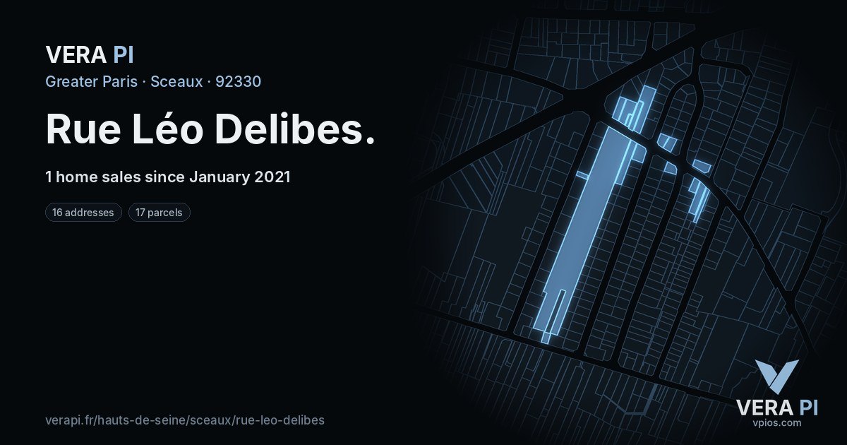 Rue Léo Delibes, Sceaux at night – every parcel coloured by the prices around it, the street's own parcels lit