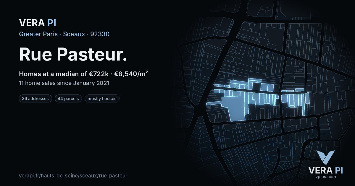 Rue Pasteur, Sceaux at night – every parcel coloured by the prices around it, the street's own parcels lit
