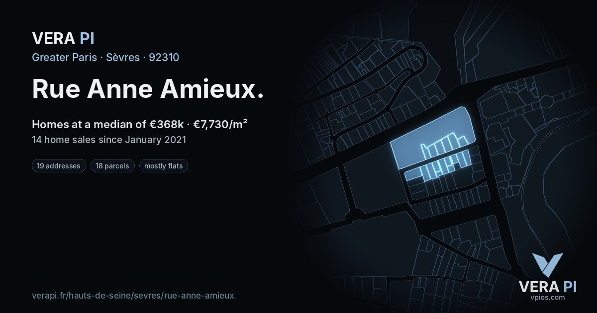 Rue Anne Amieux, Sèvres at night – every parcel coloured by the prices around it, the street's own parcels lit